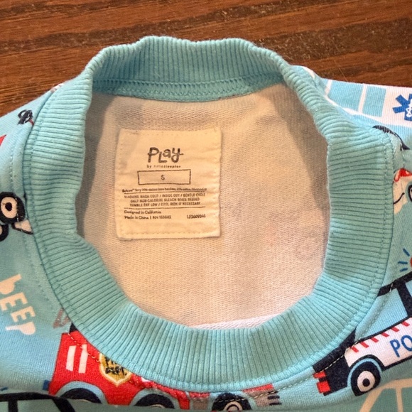 Little Sleepies To The Rescue crewneck, size 5 - Picture 4 of 7